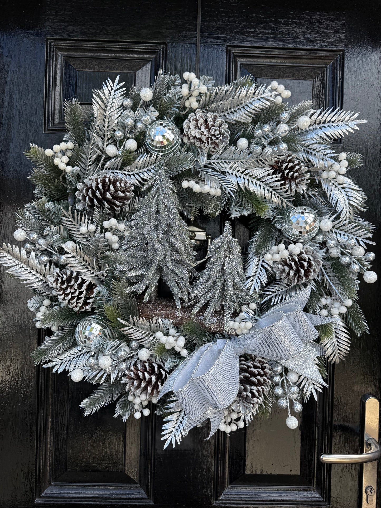65cm DELUXE WINTER WONDERLAND FROSTED SILVER TREE MIRROR BALL WREATH - IMMEDIATE DESPATCH