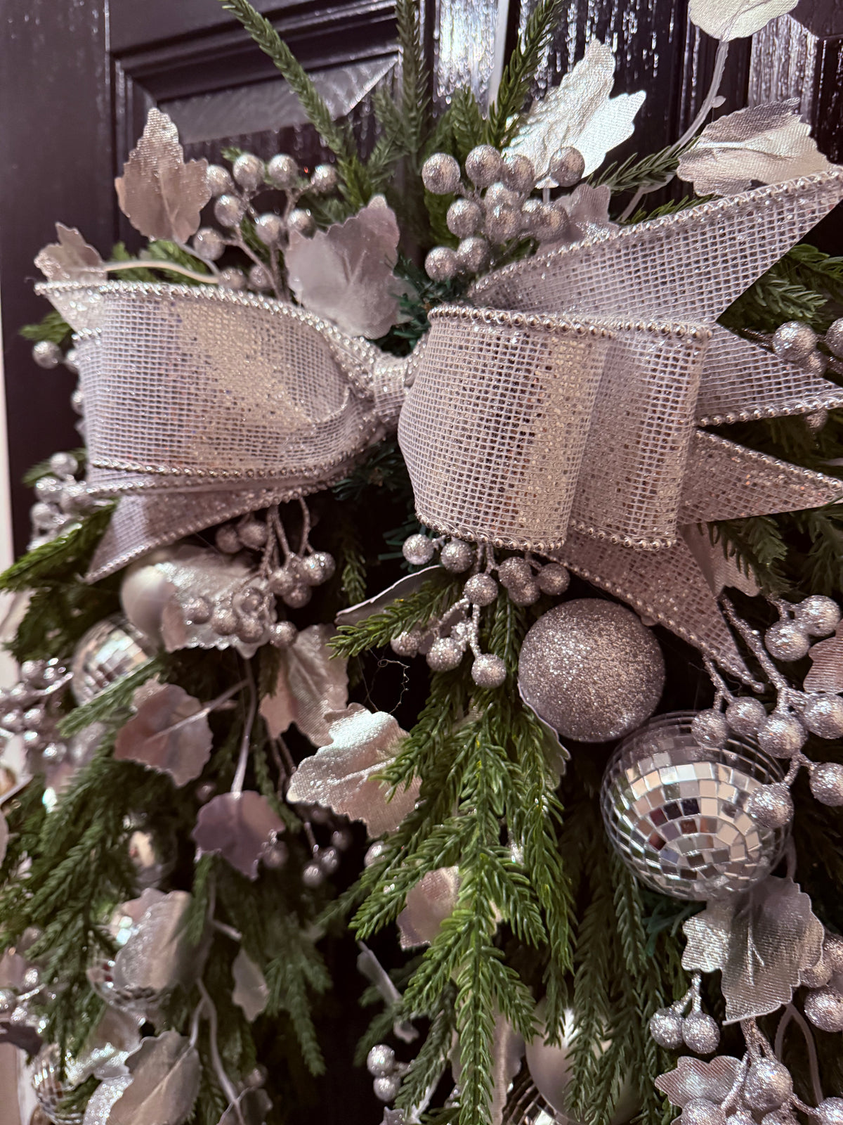 DELUXE SILVER MIRRORBALL FOLIAGE BERRY MIX HORSESHOE SWAG