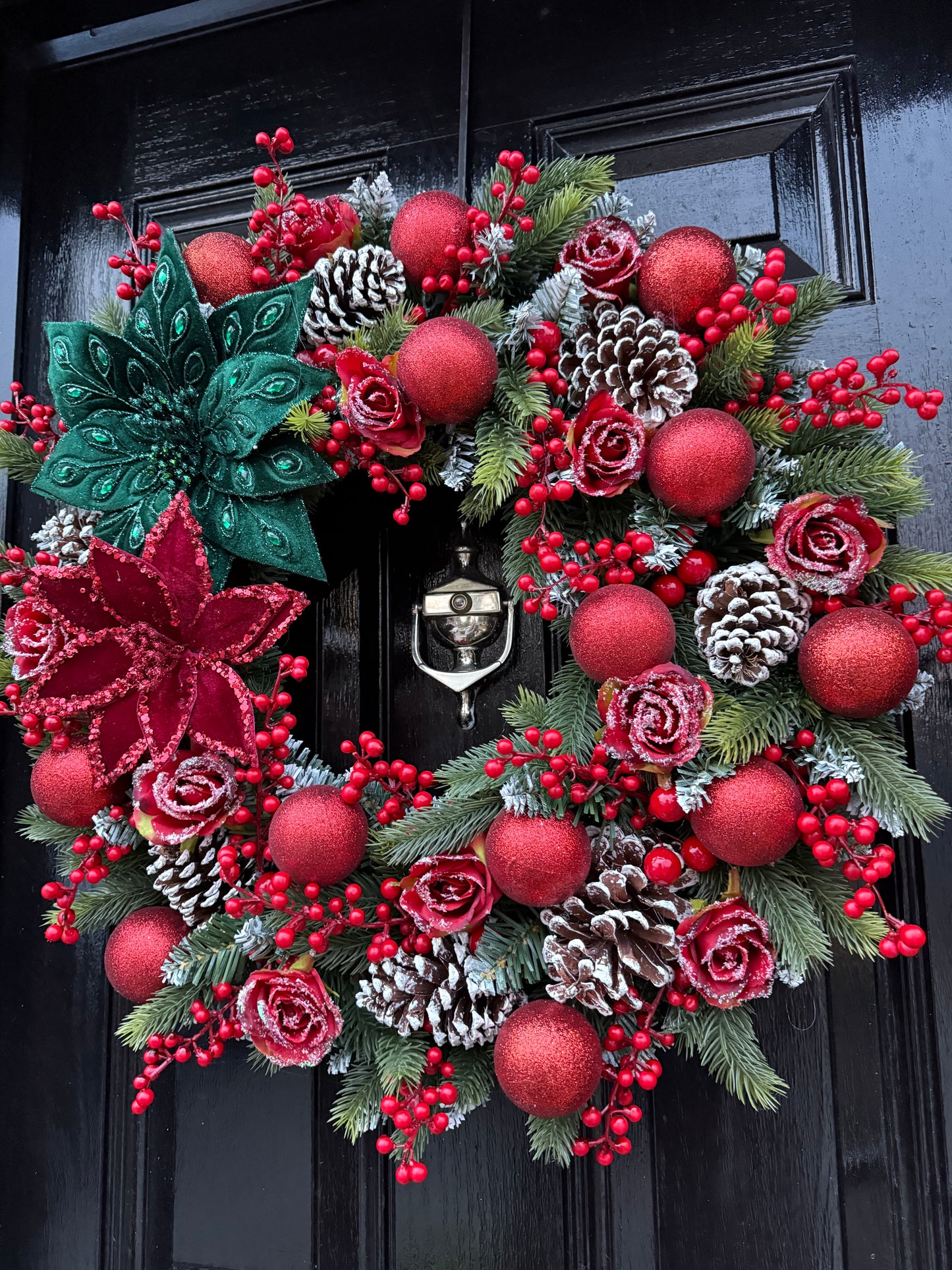 60cm DELUXE TRADITIONAL GREEN / RED POINSETTIA WREATH