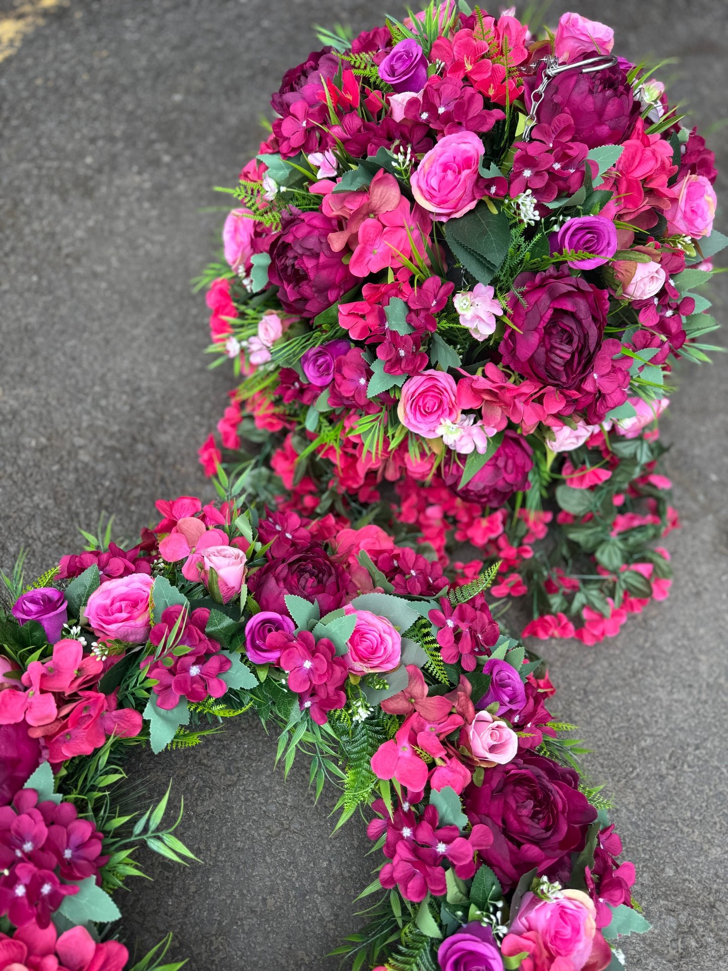 DEEP PINKS DEAL OF OF THE WEEK 1 x FLOWERBALL DELUXE HANGING BASKET & MATCHING DELUXE WREATH - approx 10 working days for making and dispatch