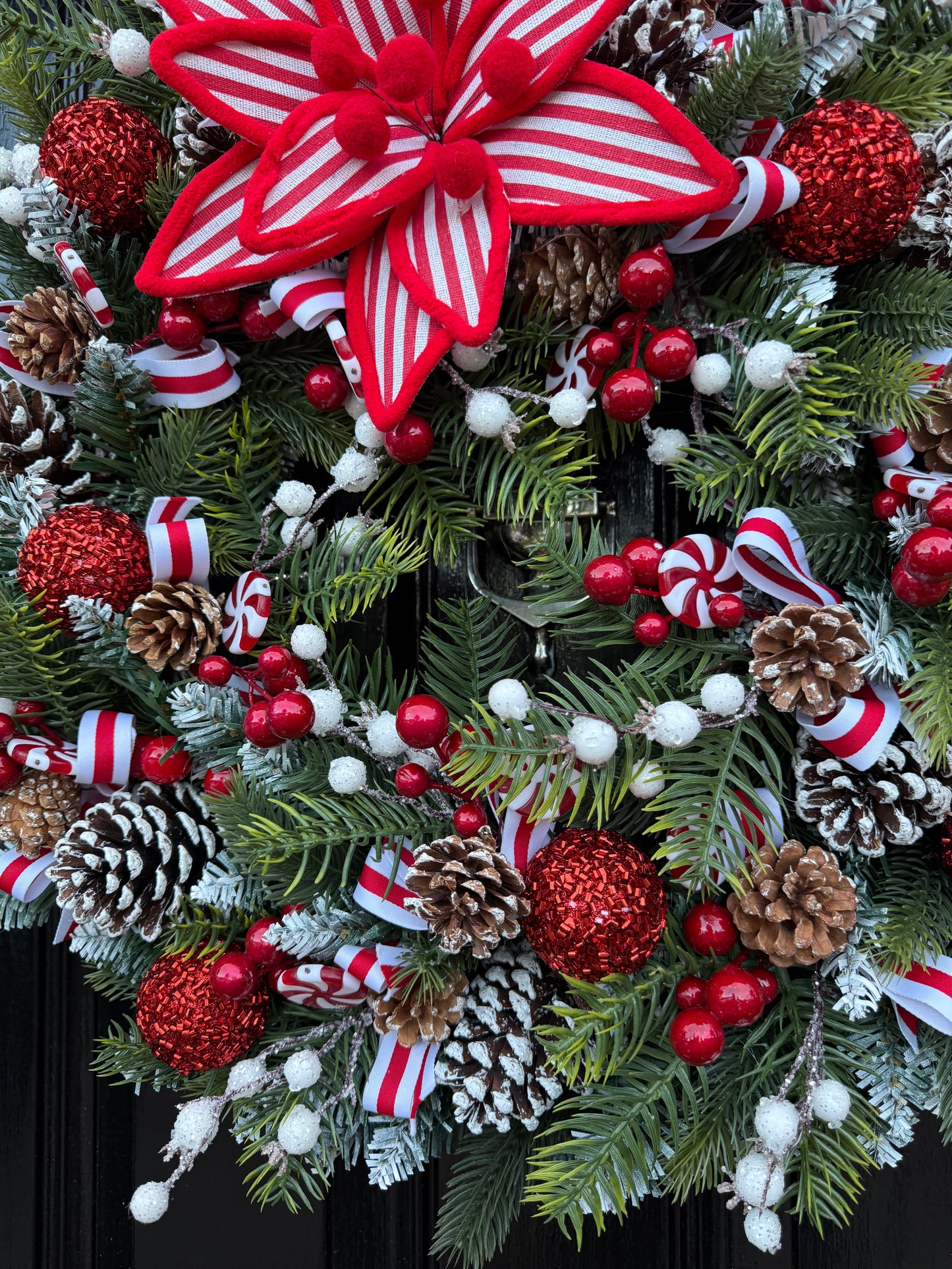 60cm DELUXE TRADITIONAL GREEN / RED POINSETTIA WREATH