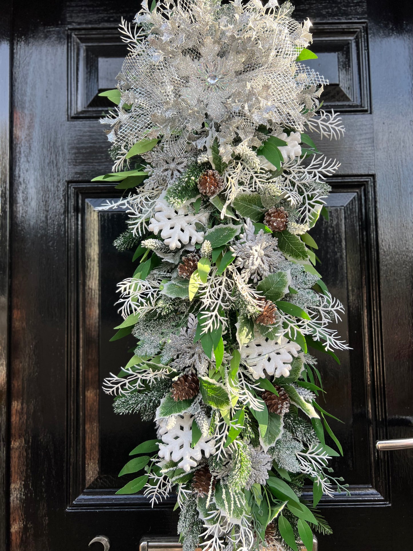 CHRISTMAS SILVER/WHITE SNOWFLAKE DOOR SWAG - IMMEDIATE DESPATCH