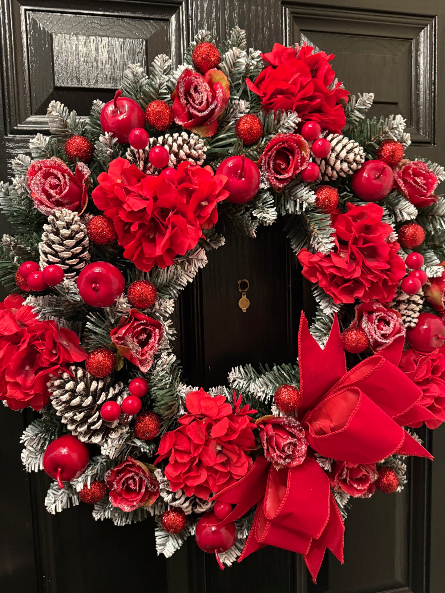 60cm DELUXE FOLIAGE TRADITIONAL APPLE FROSTED ROSE VERY BERRY WREATH - IMMEDIATE DESPATCH