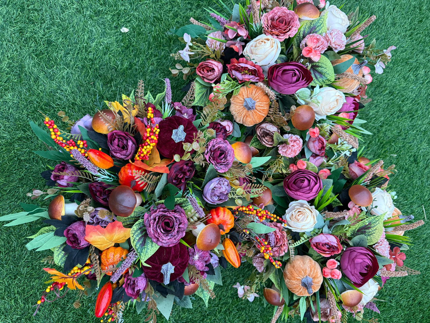 AUTUMN DEAL 2 XL DELUXE ROUND HANGING BASKETS & MATCHING XL DELUXE WREATH - PLEASE CHOOSE PUMPKIN COLOUR (DESPATCH DATE end October)