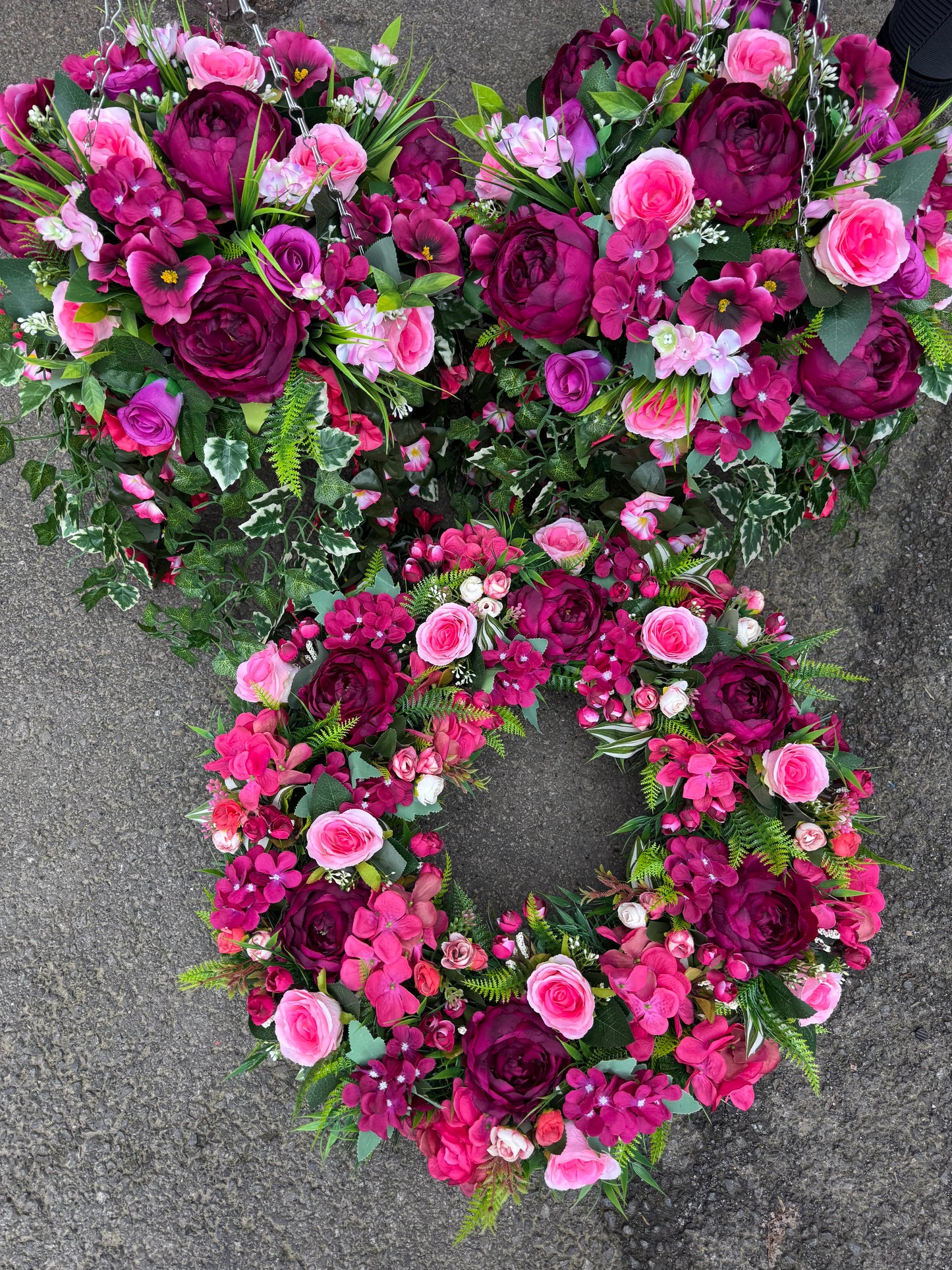 DEEP PINKS DEAL OF OF THE WEEK 2 12" DELUXE HANGING BASKETS & MATCHING 55cm DELUXE WREATH - approx 10 working days for making and despatch