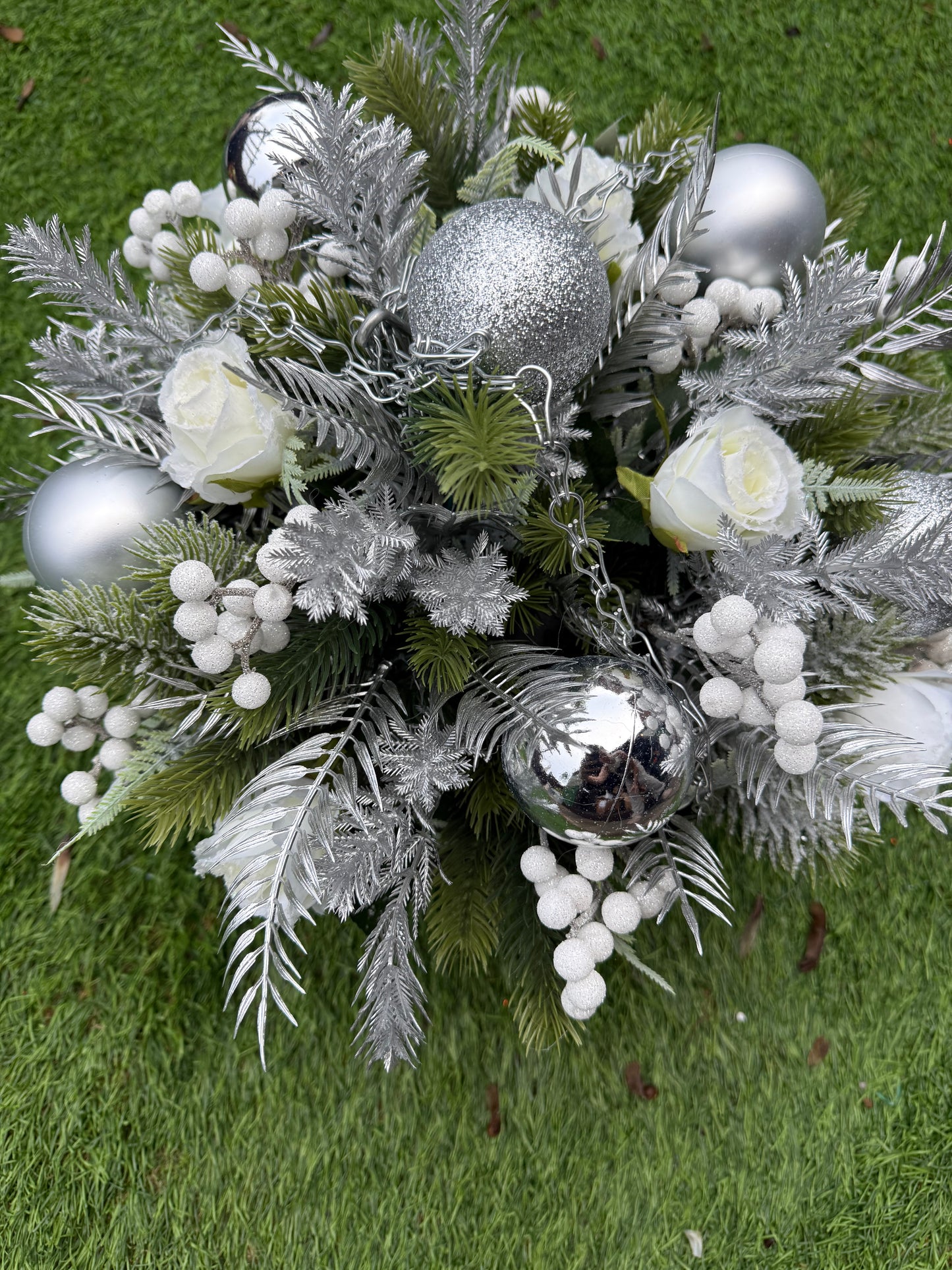 DESPATCH WITHIN 7 DAYS - 12inch ROUND WHITE SILVER WINTER  TRADITIONAL CHRISTMAS HANGING BASKET
