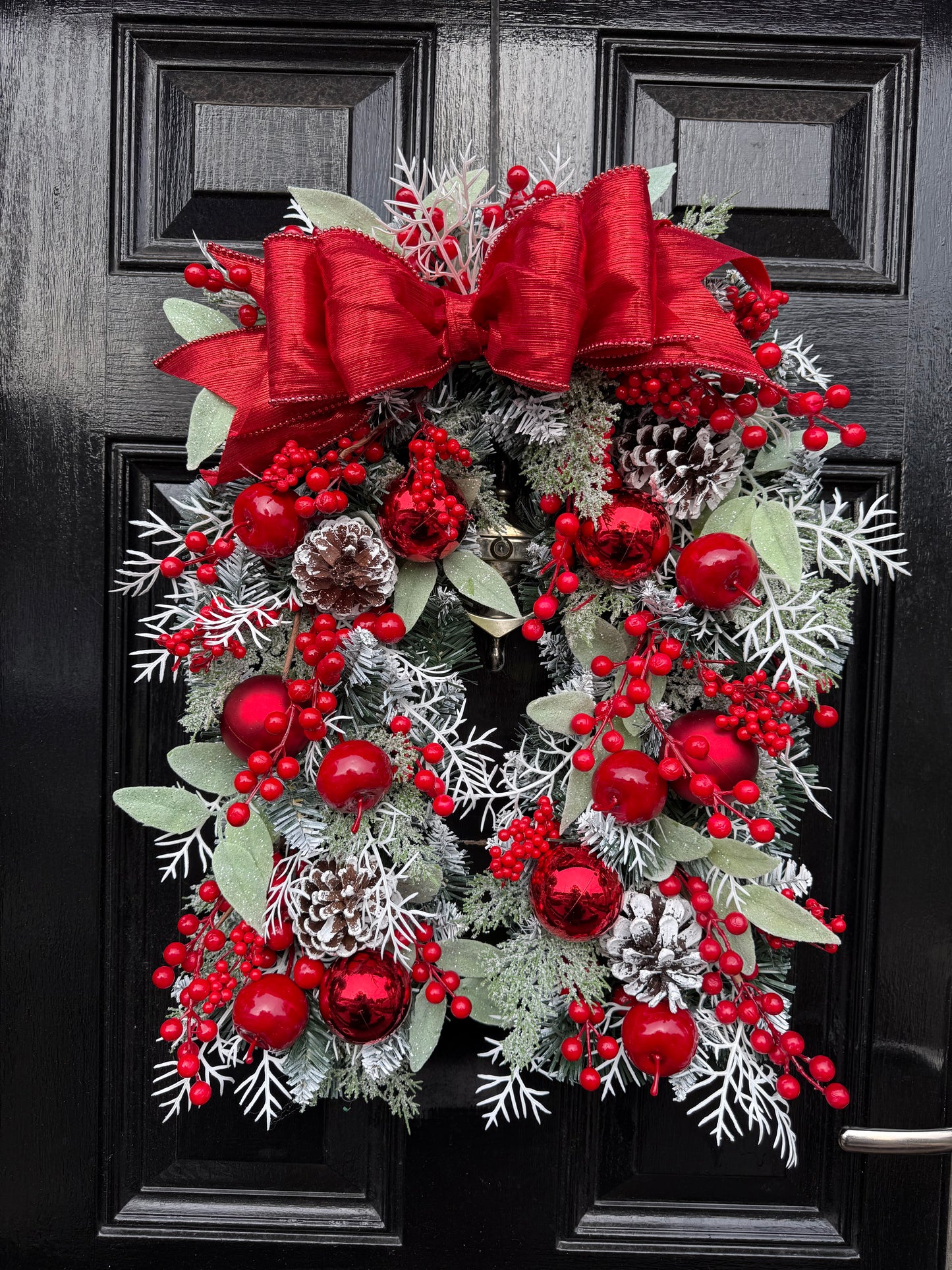 DELUXE RED FROSTED FOLIAGE HORSESHOE SWAG