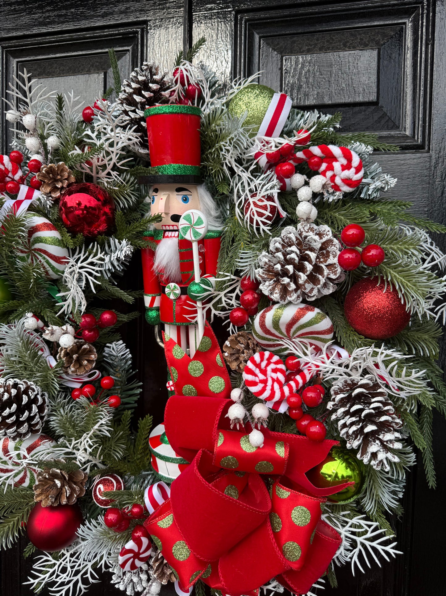 65cm FROSTED GREEN/RED NUTCRACKER CANDY CANE MIXED WREATH - IMMEDIATE DESPATCH