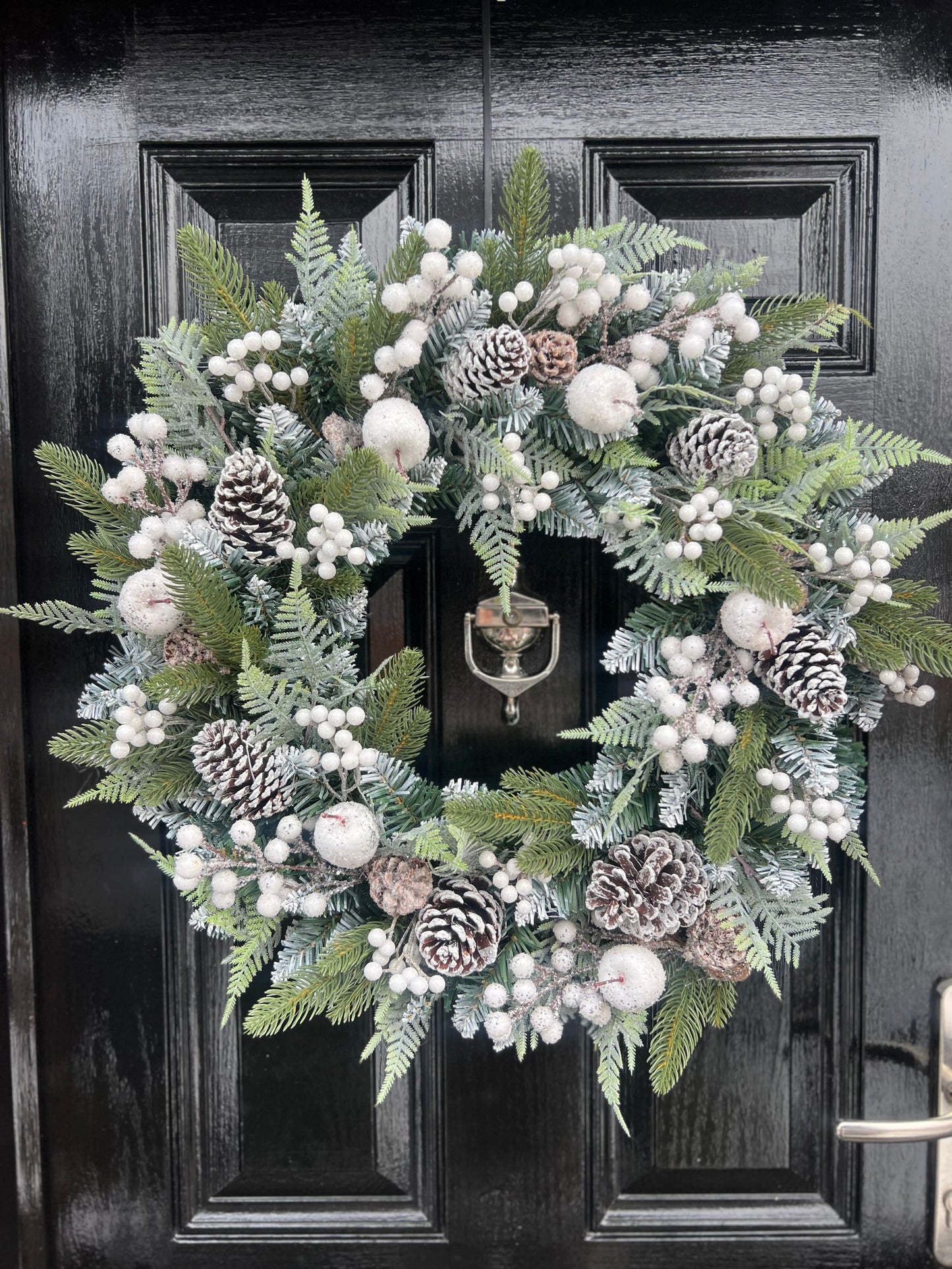 65cm DELUXE FOLIAGE WHITE BERRY/APPLE WINTER WREATH - IMMEDIATE DESPATCH