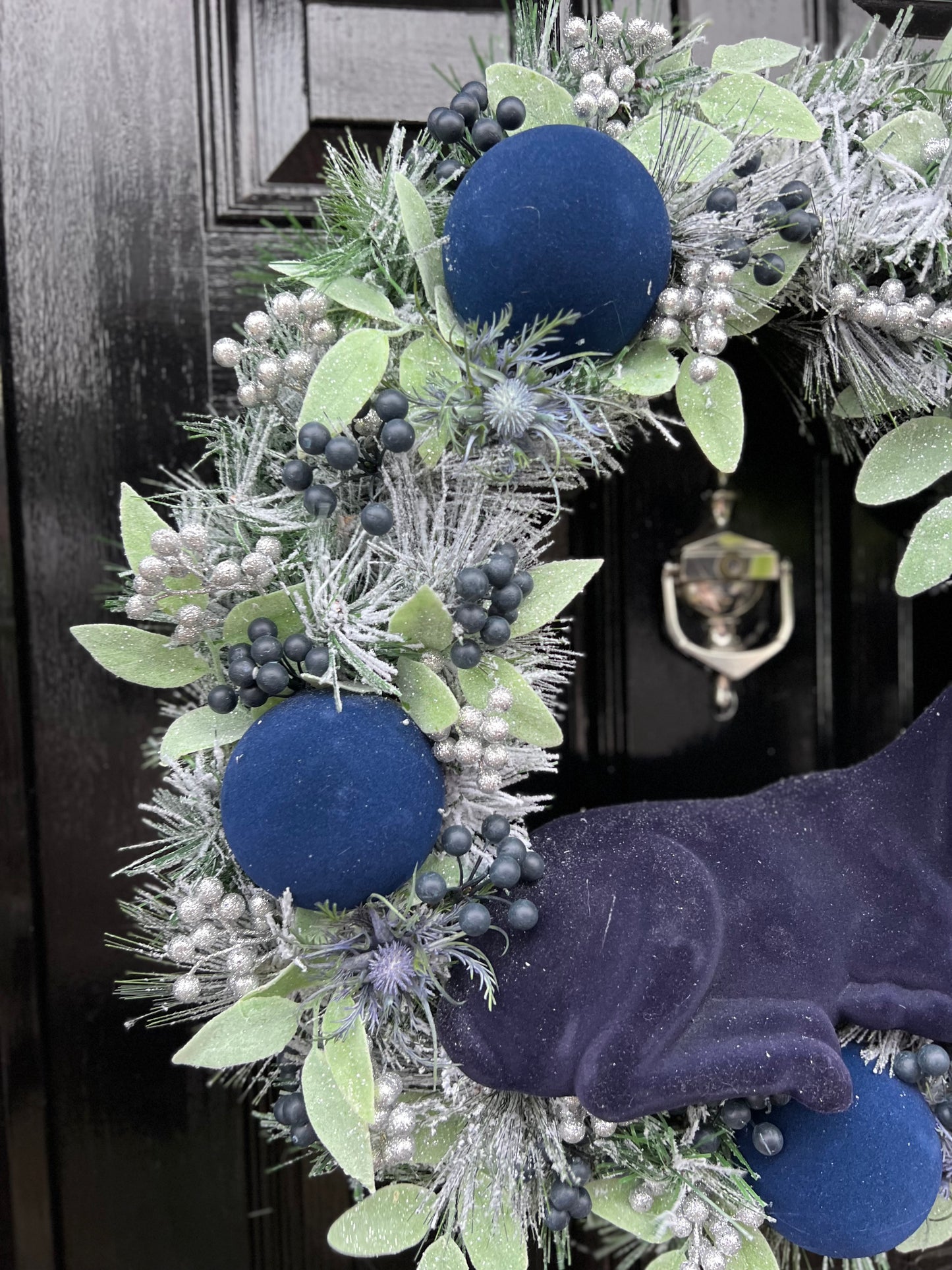 60cm FROSTED MIDNIGHT BLUE STAG DELUXE WREATH