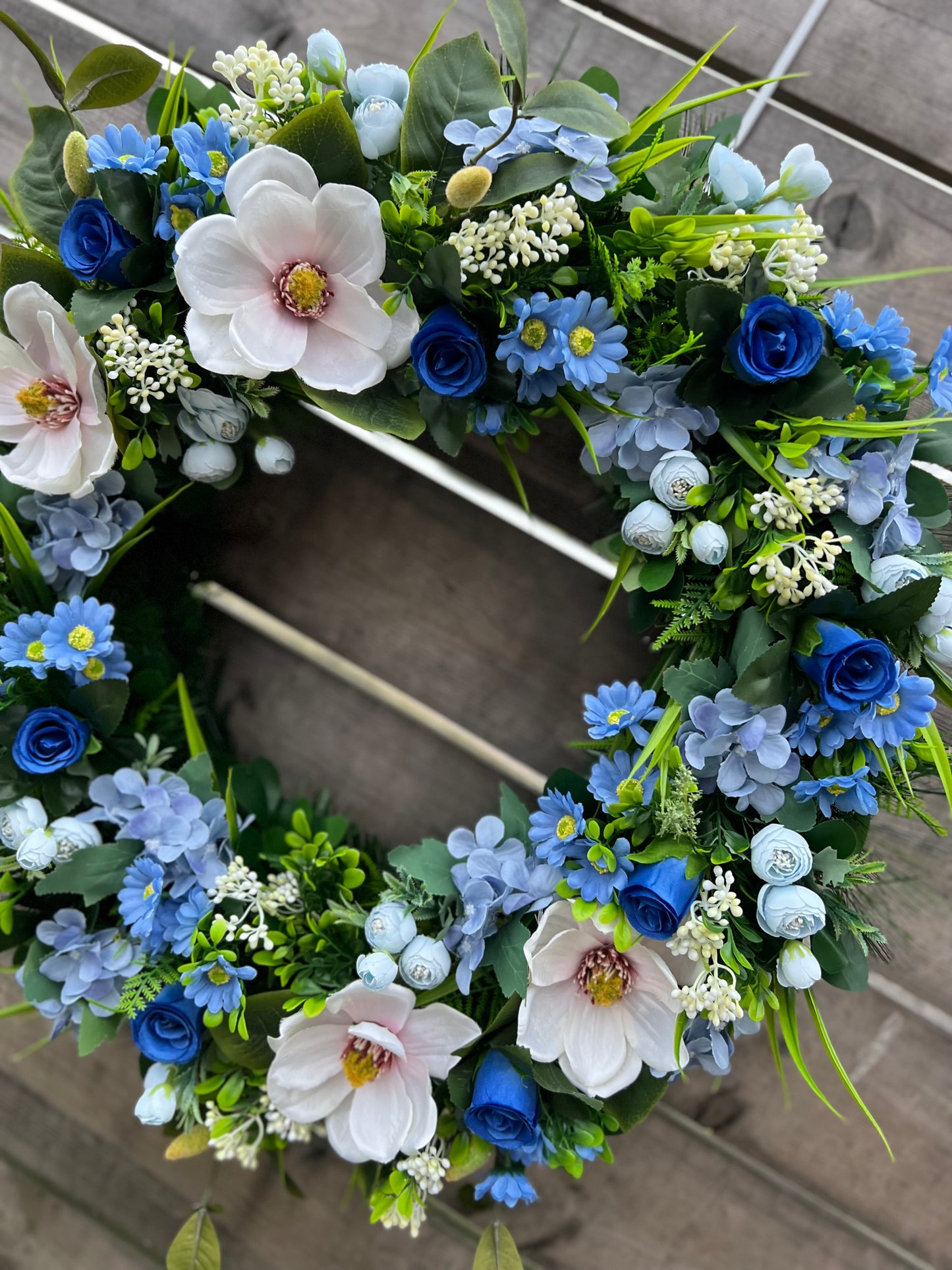 65cm BLUE/IVORY MAGNOLIA FOLIAGE DELUXE MIX WREATH