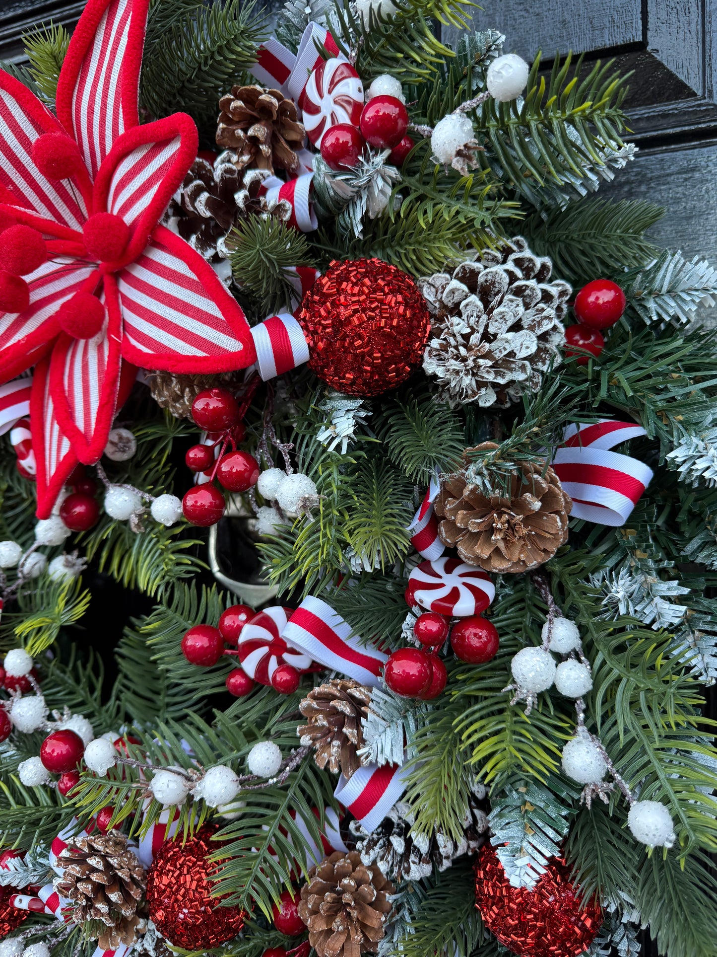 60cm DELUXE TRADITIONAL GREEN / RED POINSETTIA WREATH