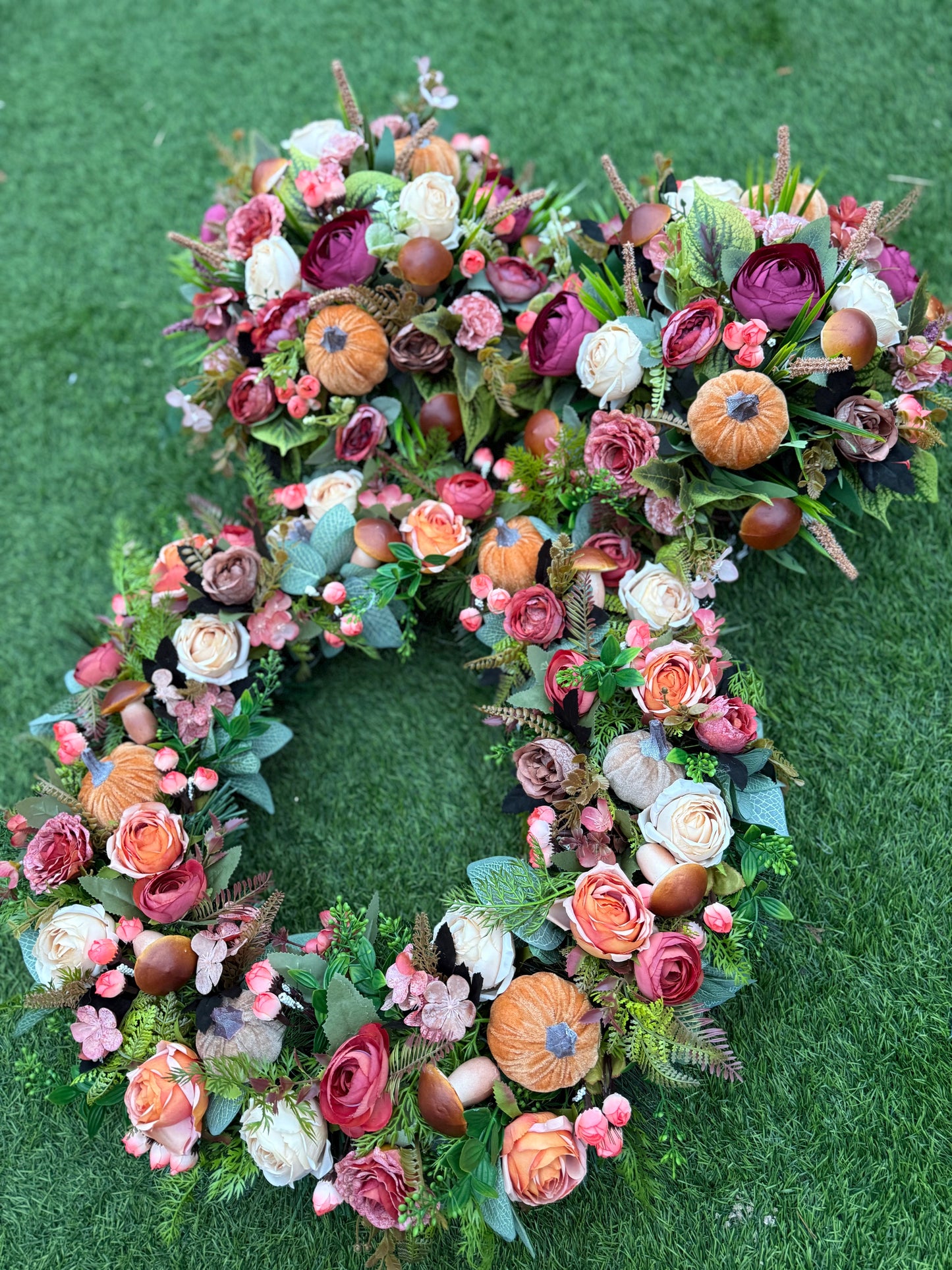 AUTUMN DEAL 2 XL DELUXE ROUND HANGING BASKETS & MATCHING XL DELUXE WREATH - PLEASE CHOOSE PUMPKIN COLOUR (DESPATCH DATE end October)