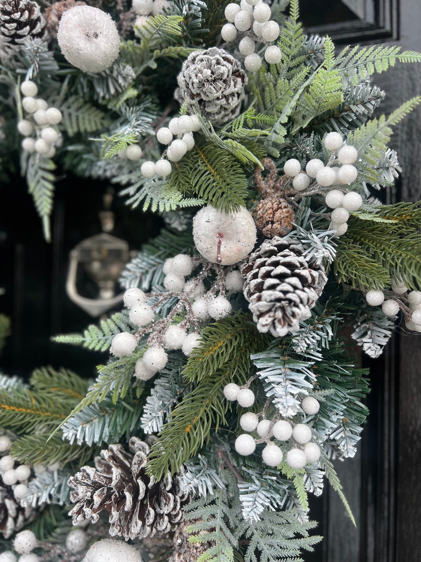 65cm DELUXE FOLIAGE WHITE BERRY/APPLE WINTER WREATH - IMMEDIATE DESPATCH