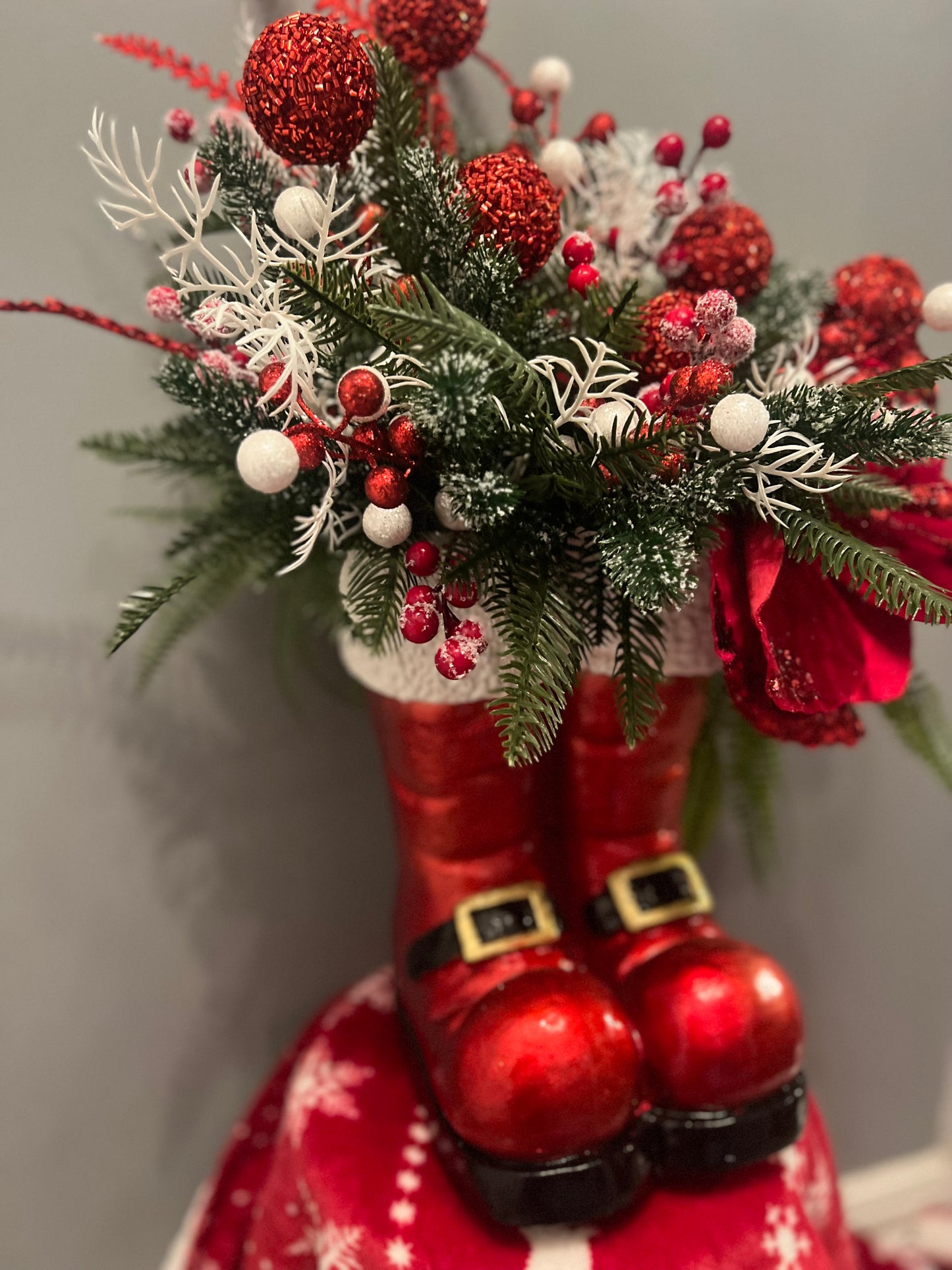 60cm POT SANTA BOOT FLORAL DISPLAY