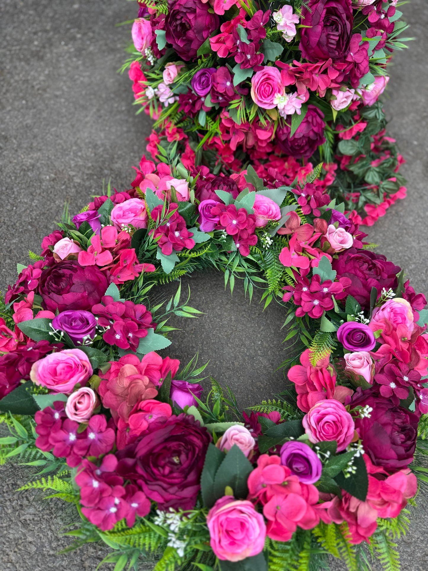 DEEP PINKS DEAL OF OF THE WEEK 1 x FLOWERBALL DELUXE HANGING BASKET & MATCHING DELUXE WREATH - approx 10 working days for making and dispatch