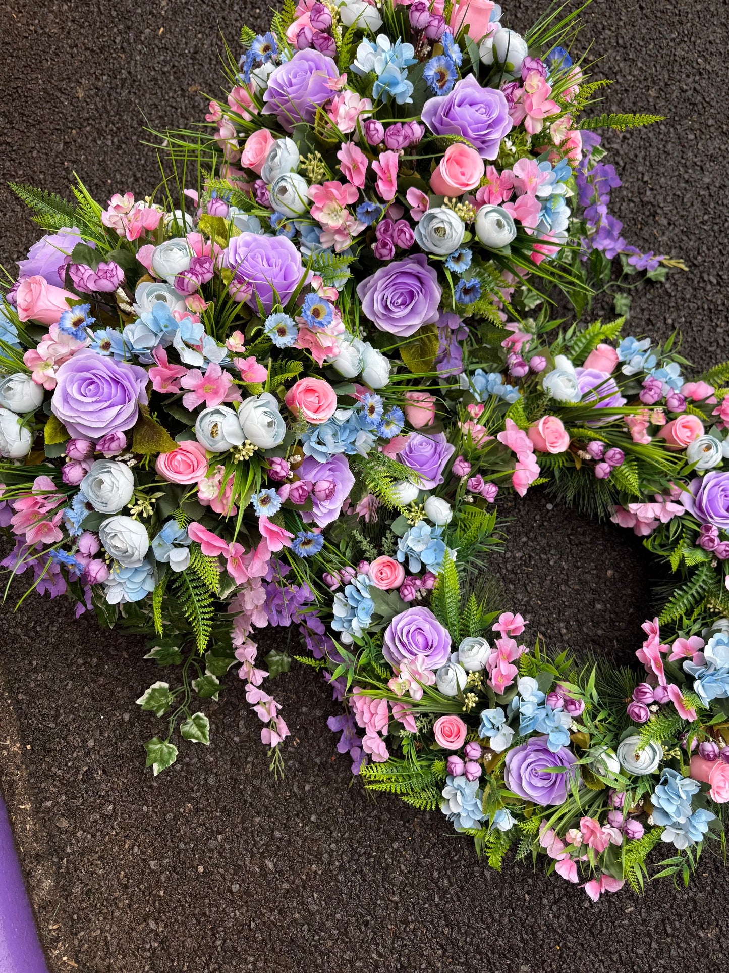 DEAL OF OF THE WEEK 2 XL DELUXE HANGING BASKETS & MATCHING XL DELUXE WREATH - PASTEL MIX