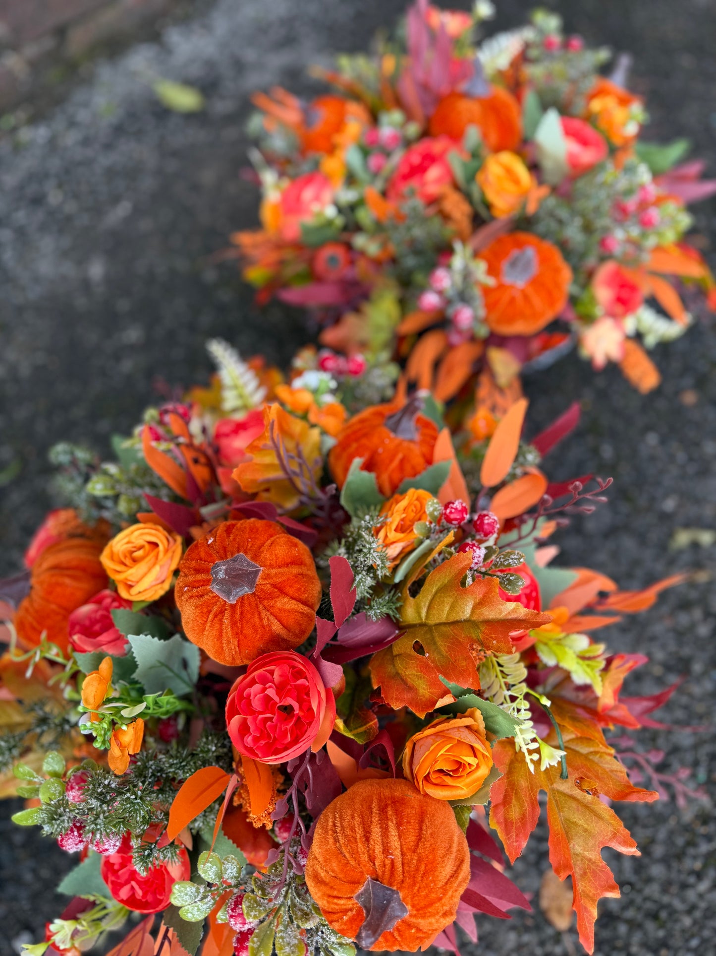 AUTUMN DEAL 2 XL DELUXE ROUND HANGING BASKETS & MATCHING XL DELUXE WREATH - PLEASE CHOOSE PUMPKIN COLOUR (DESPATCH DATE end October)