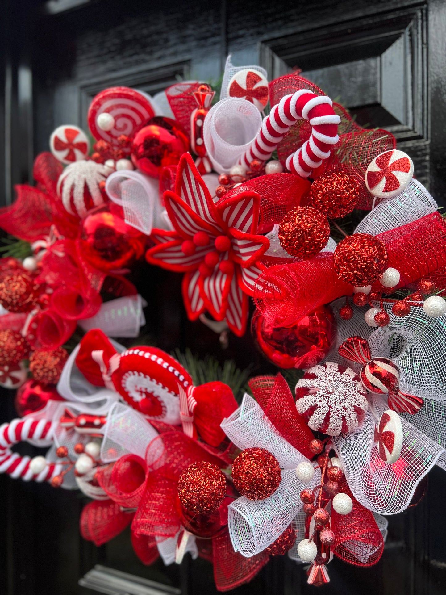 65cm FULL DELUXE WREATH MESH RED WHITE CANDY - DESPATCH END 1ST WEEK OF DECEMBER