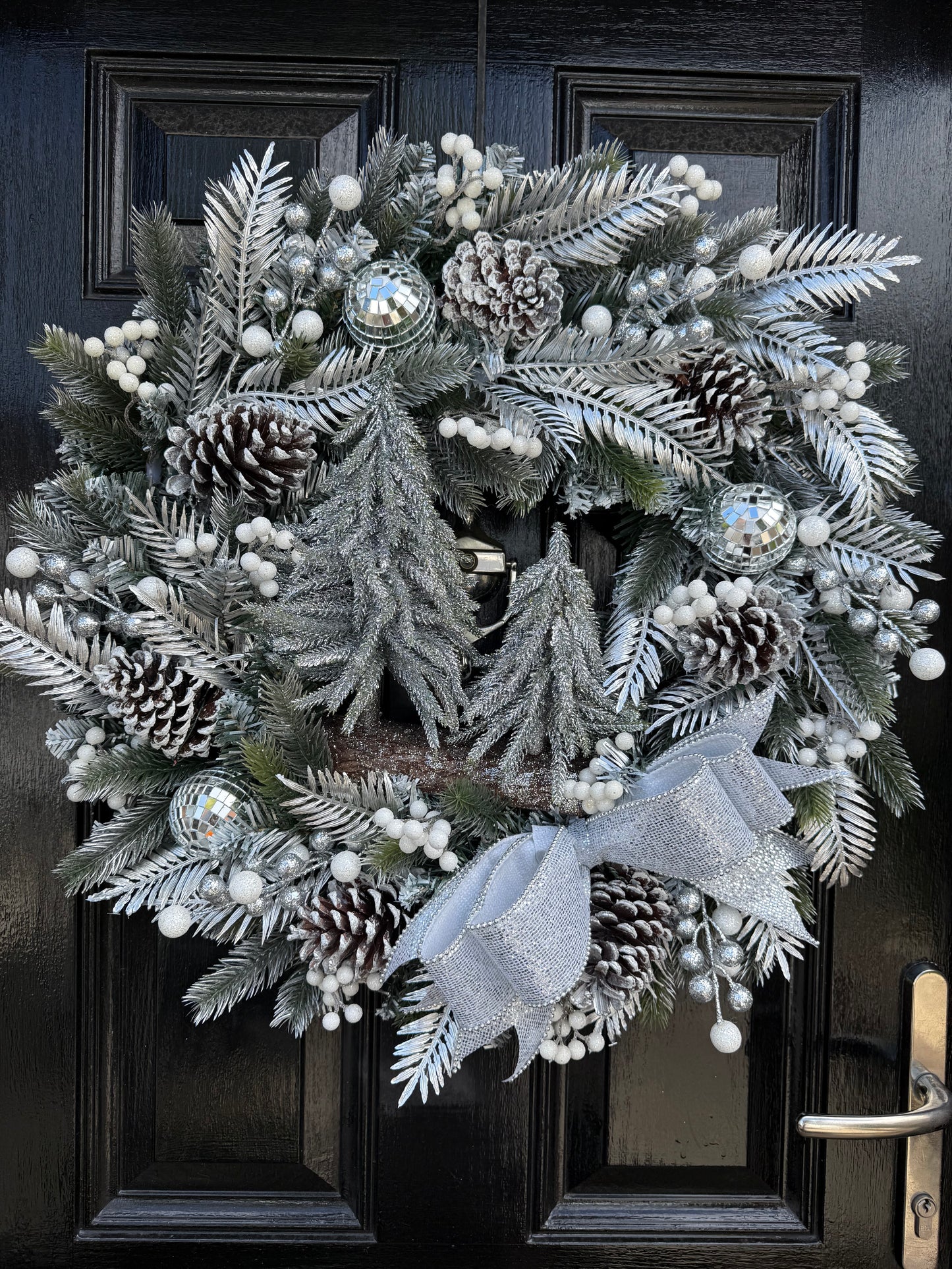 65cm DELUXE WINTER WONDERLAND FROSTED SILVER TREE MIRROR BALL WREATH - IMMEDIATE DESPATCH