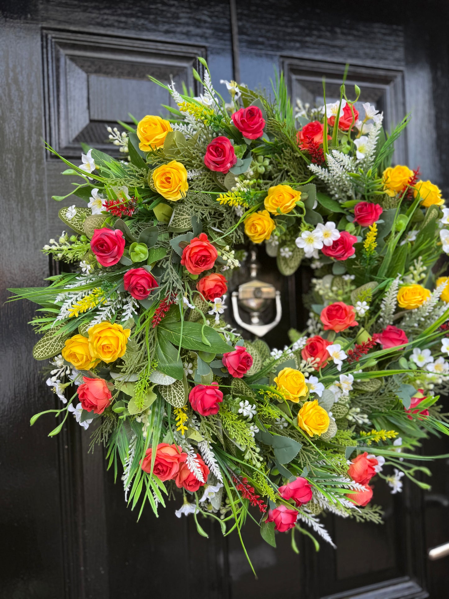 60cm DELUXE THICK FOLIAGE AND MIXED ROSE WREATH