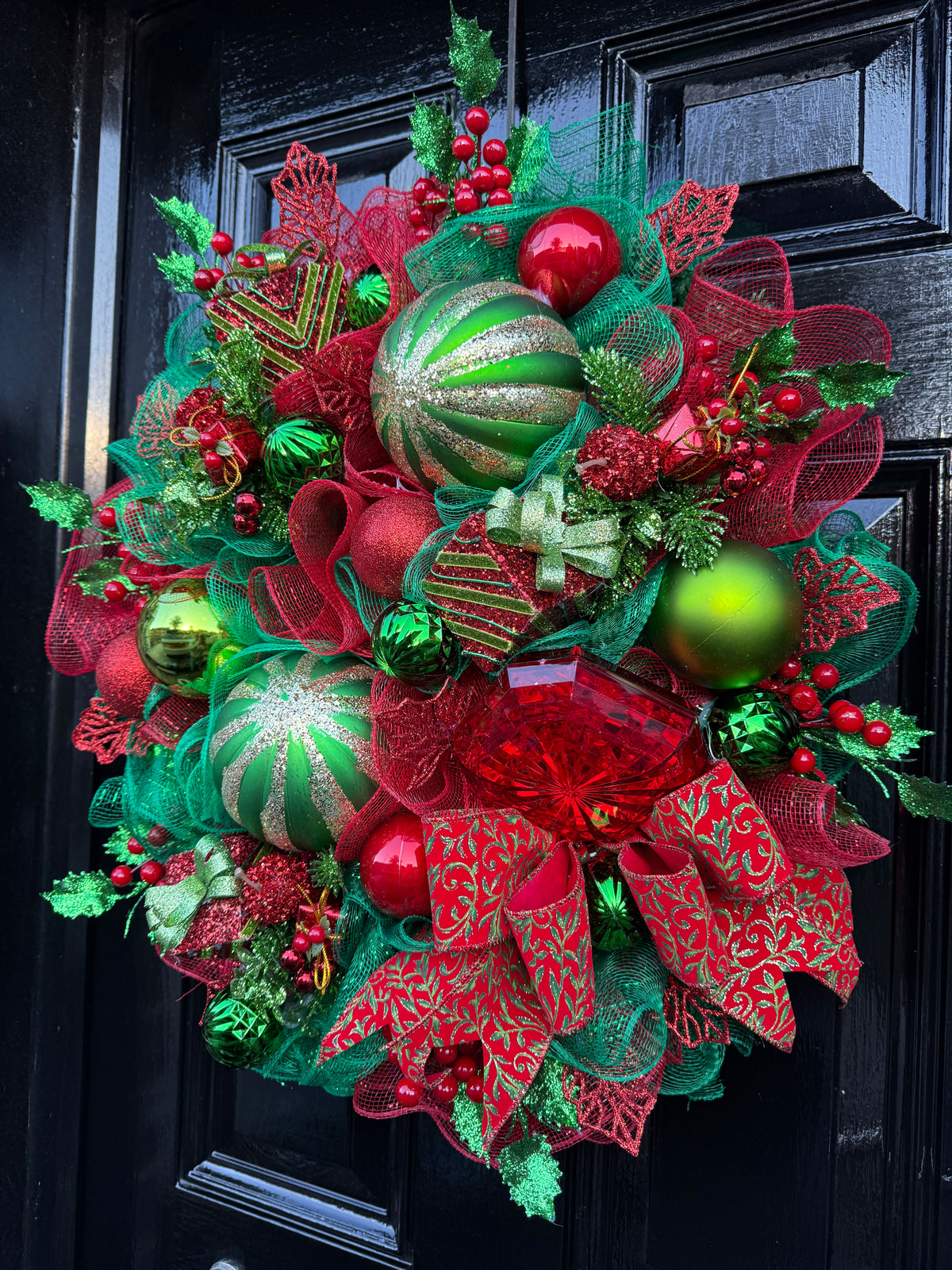 55cm TRADITIONAL SPARKLE JEWEL BAUBLE WREATH