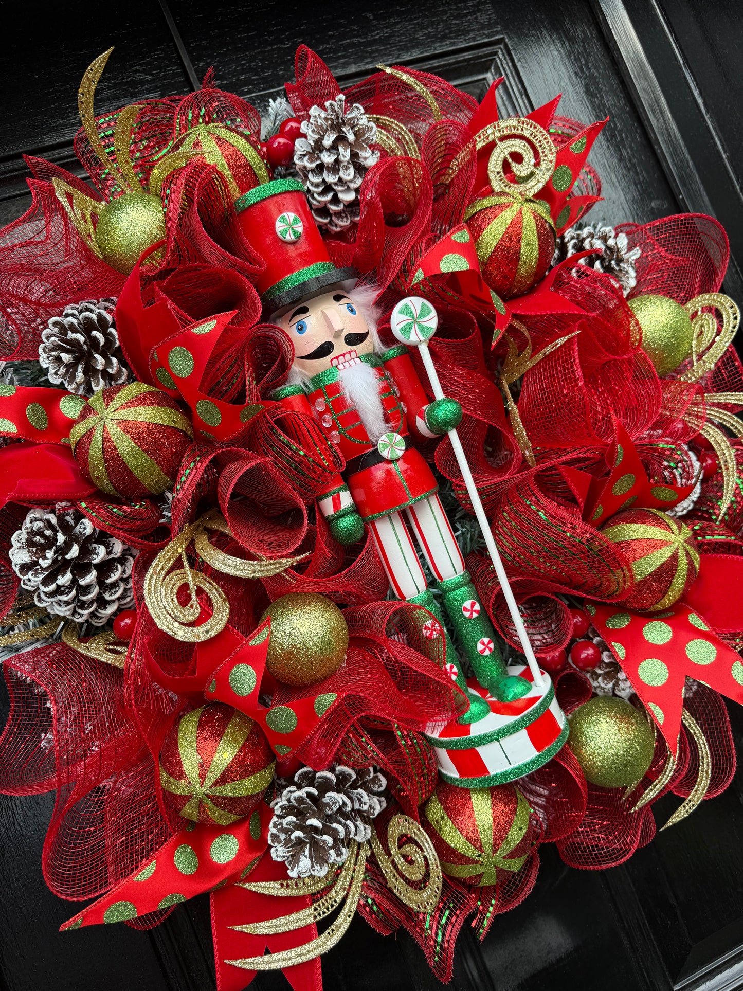 65cm SUPER DELUXE NUTCRACKER RED/GREEN/ GOLD BAUBLE FULL WREATH