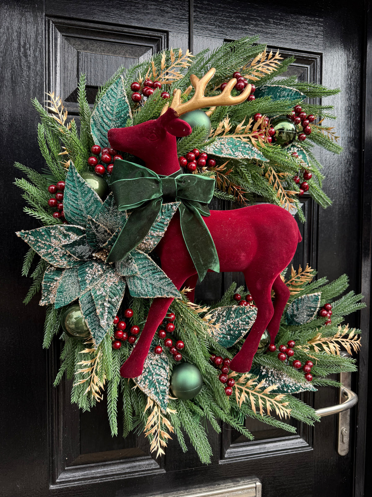 65cm DELUXE MOON LARGE STAG BOW WREATH TRADITIONAL RED, GREEN & GOLD