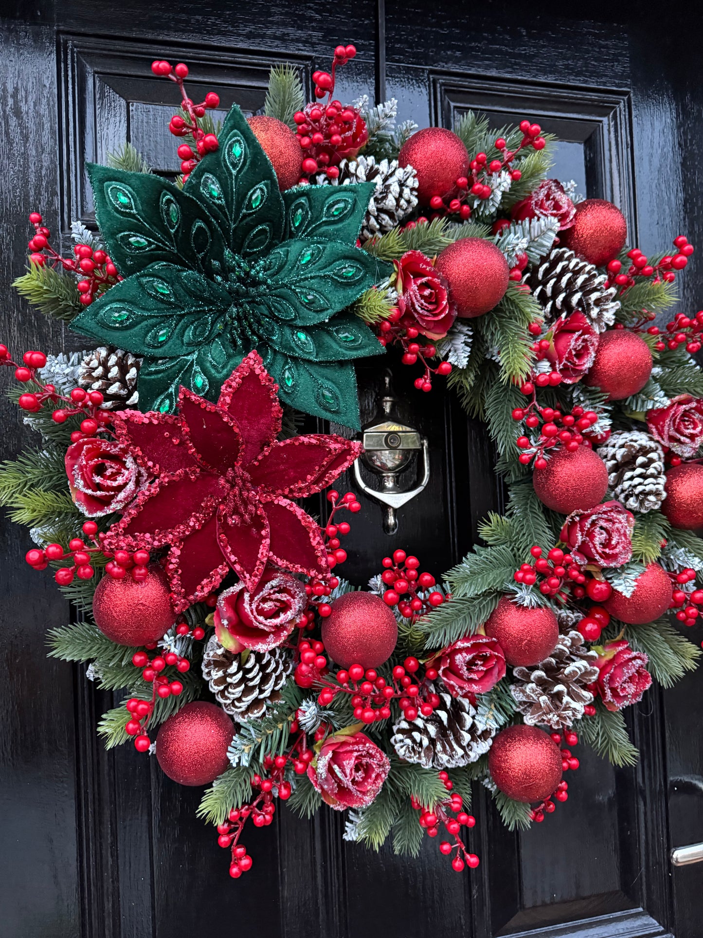 60cm DELUXE TRADITIONAL GREEN / RED POINSETTIA WREATH