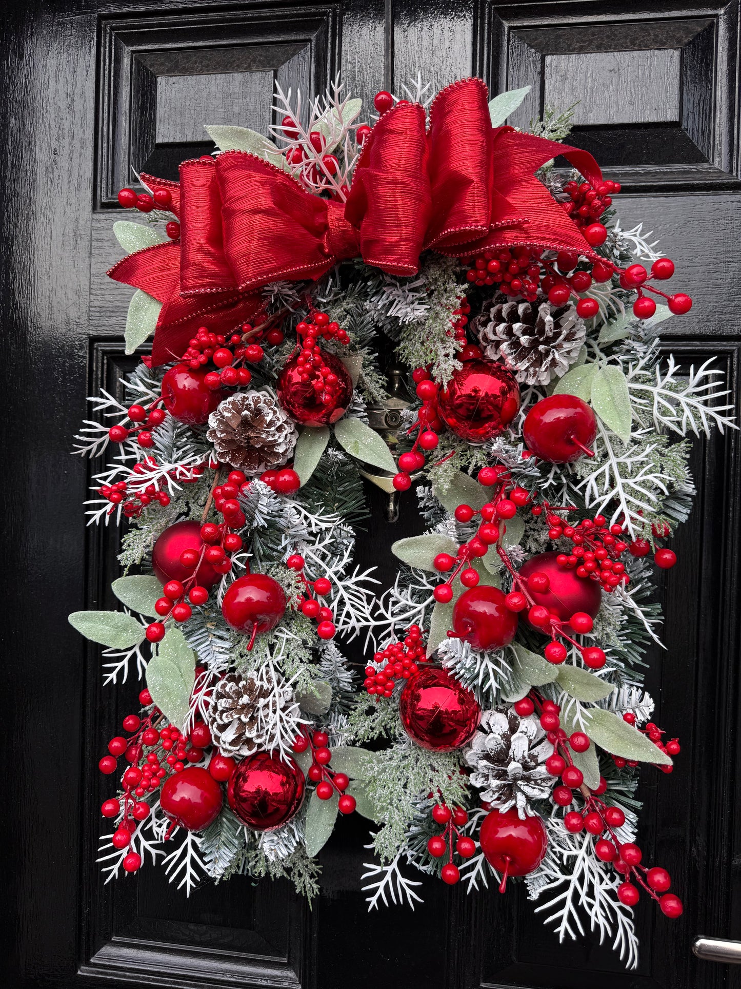 DELUXE RED FROSTED FOLIAGE HORSESHOE SWAG