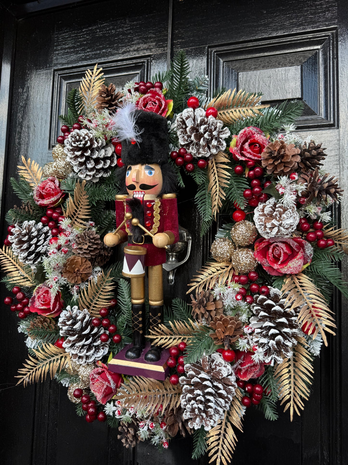 60cm BURGUNDY GOLD TRADITIONAL NUTCRACKER WREATH - IMMEDIATE DESPATCH